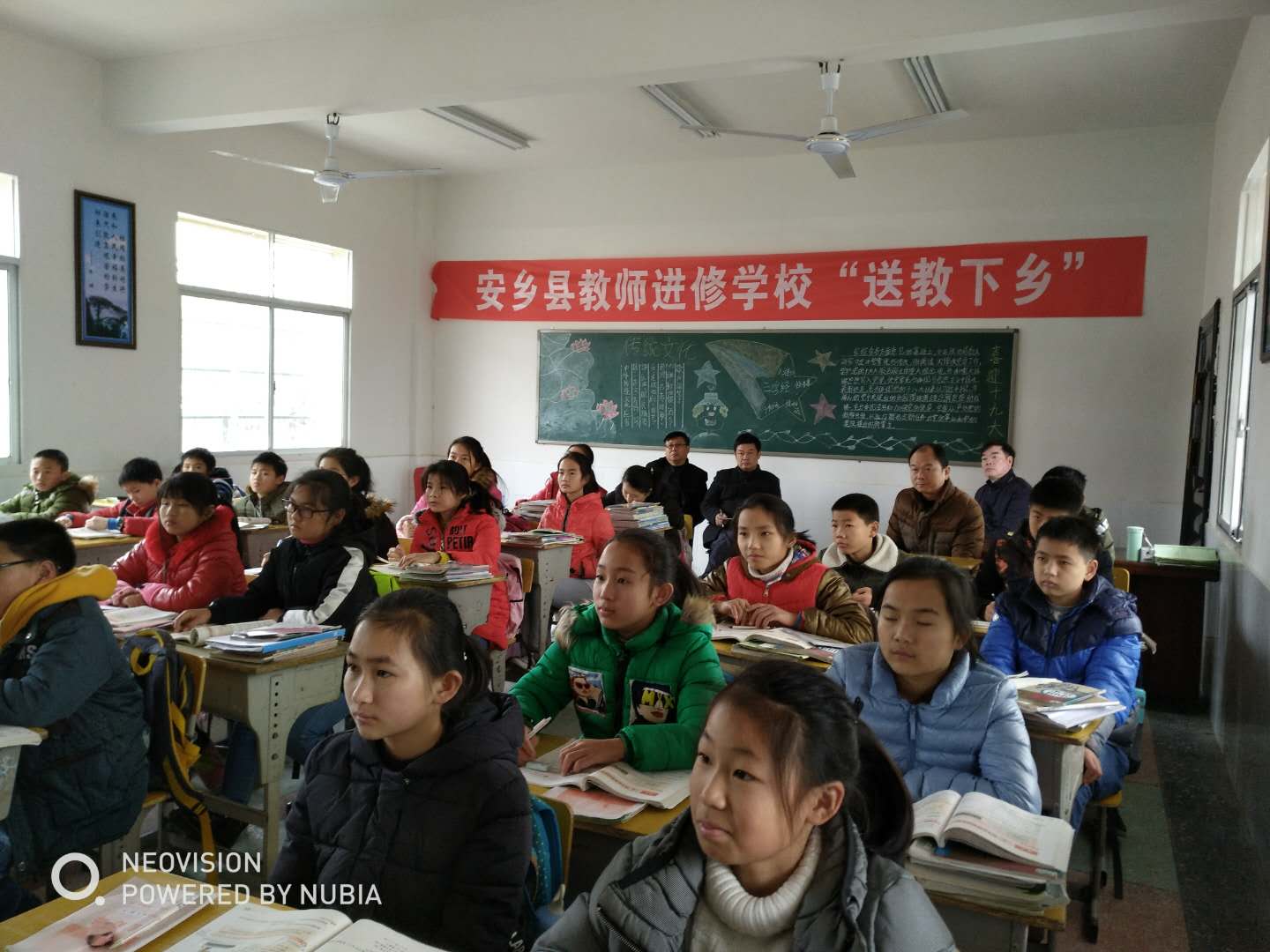 芦林铺中学位于安乡县的最南端,因地处偏远,教师的流动性大,导致师资